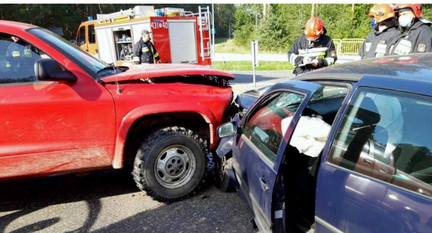 GMINA RUDA MALENIECKA. Dodge na kursie kolizyjnym z volkswagenem