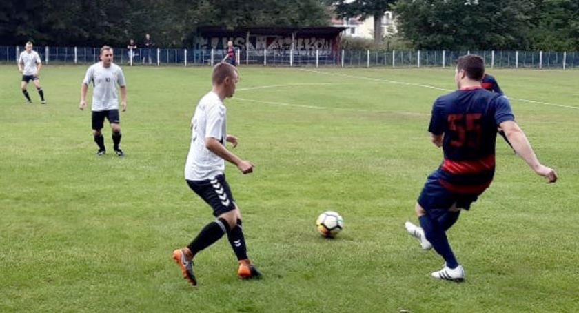 GLKS Fałków spotkał się z sąsiadem w tabeli grupy 1 Klasy B