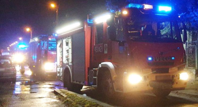 KOŃSKIE. Ewakuowali poparzoną kobietę, gasili pożar mieszkania