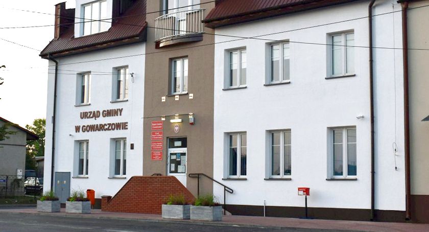 GMINA GOWARCZÓW. Biały z dodatkiem beżu zastąpił odcienie żółtego