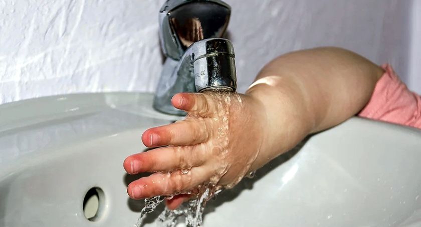 KOŃSKIE. Dotknął kranu, został porażony prądem
