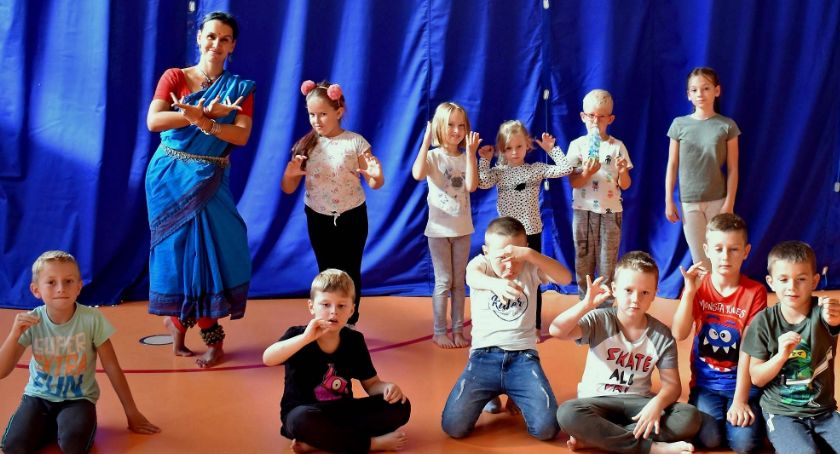 GOWARCZÓW. Podróżowali z kulturą po świecie
