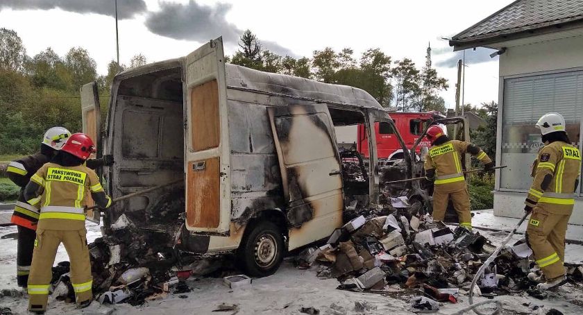 W Radoszycach spłonął dostawczy bus...
