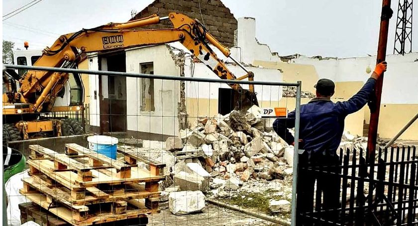 FAŁKÓW. Rozburzyli strażnicę do gruntu