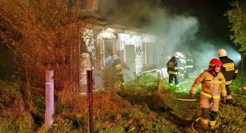 GMINA KOŃSKIE. Iskry padły na stare ciuchy i wybuchł pożar