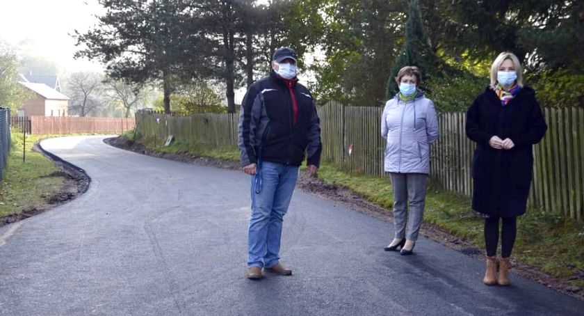 GMINA STĄPORKÓW. Przebudowują drogę w Niekłaniu Małym