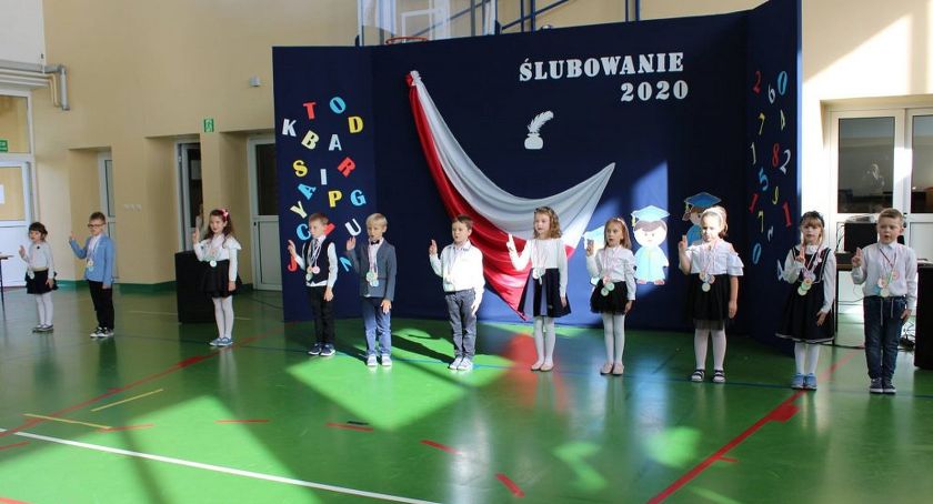GMINA SMYKÓW. Ślubowanie pierwszaków w SP Miedzierza
