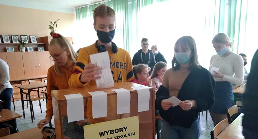 STĄPORKÓW. Uczą się demokracji. Wybrali samorząd uczniowski