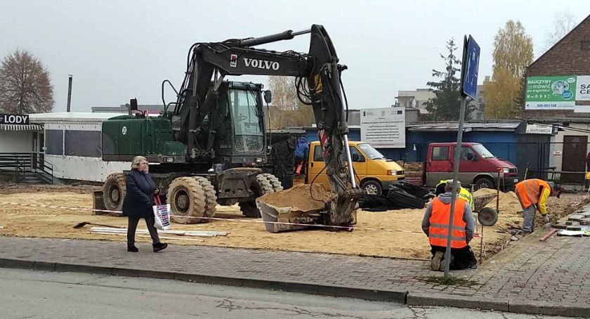 KOŃSKIE. Powstaje parking jak łąka