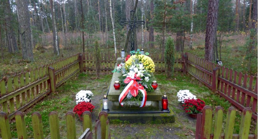 GMINA RUDA MALENIECKA. Uczcili 102 rocznicę odzyskania niepodległości na Ormanisze