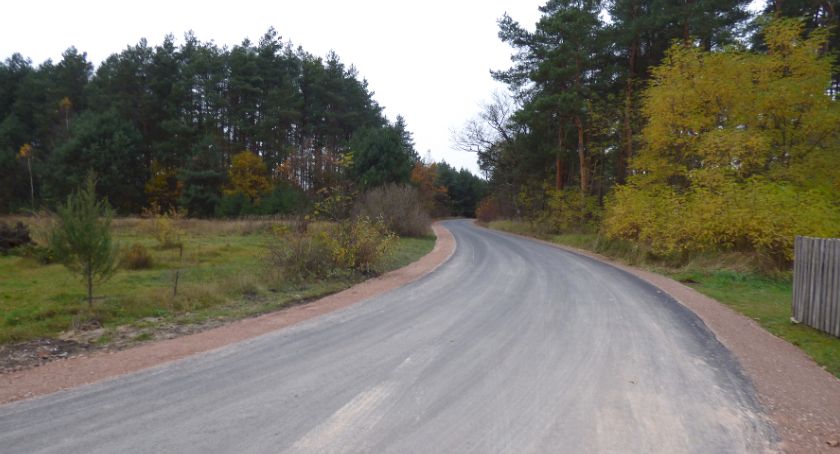 GMINA RUDA MALENIECKA. Nowa nawierzchnia na trasie Machory - Adamów