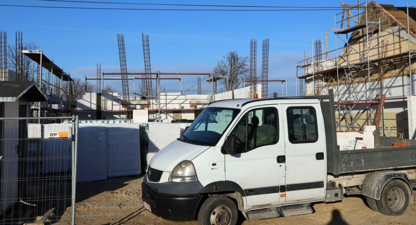 FAŁKÓW. Remont się nie opłacał, więc budują ją całkowicie od nowa