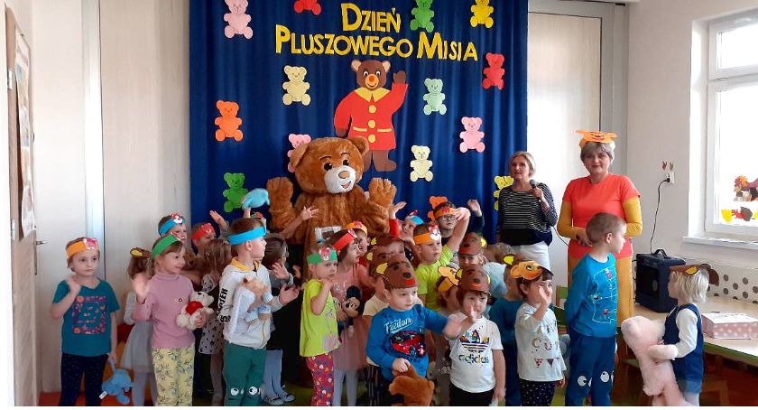 Przedszkolaki z Pomykowa obchodziły Światowy Dzień Pluszowego Misia [ZDJĘCIA]