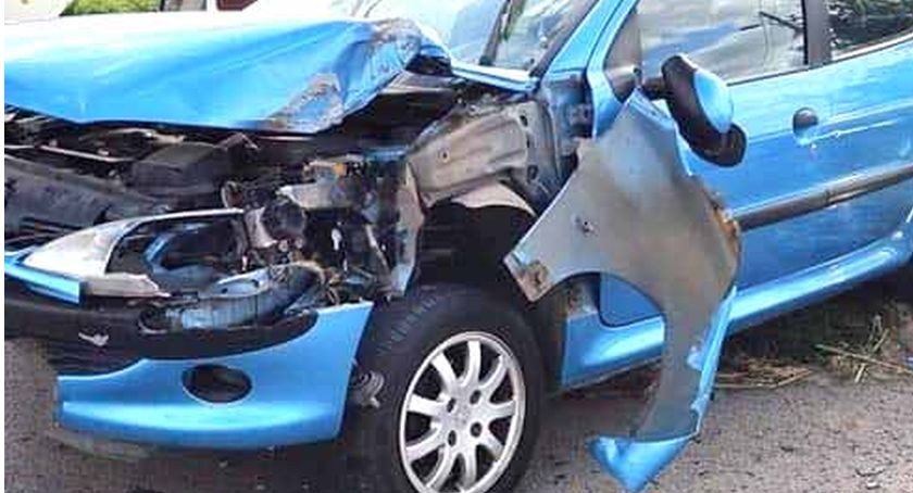 RADOSZYCE. Kolejna kolizja. Peugeotem najechał na renault
