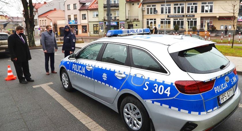 Nowy radiowóz już oficjalnie w Komendzie Powiatowej Policji w Końskich