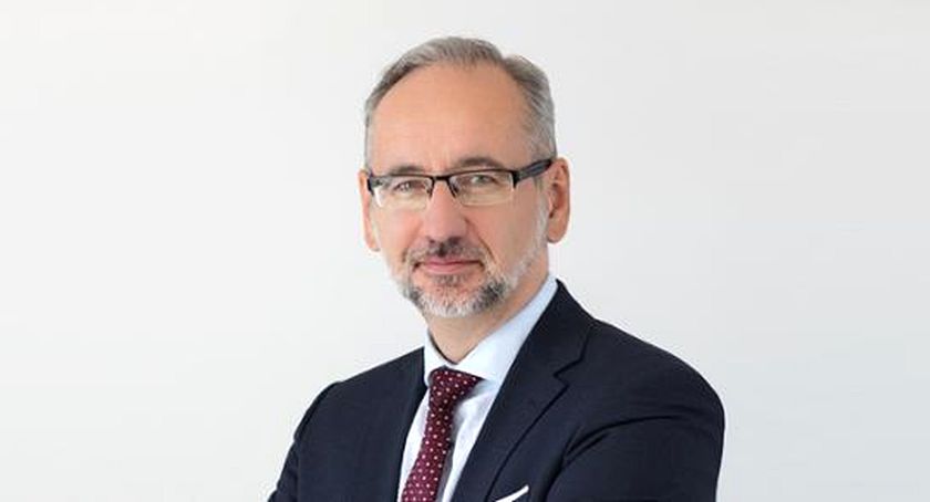Minister zdrowia: Od 5 stycznia dzieci i młodzież mogą wychodzić z domu bez opieki dorosłych