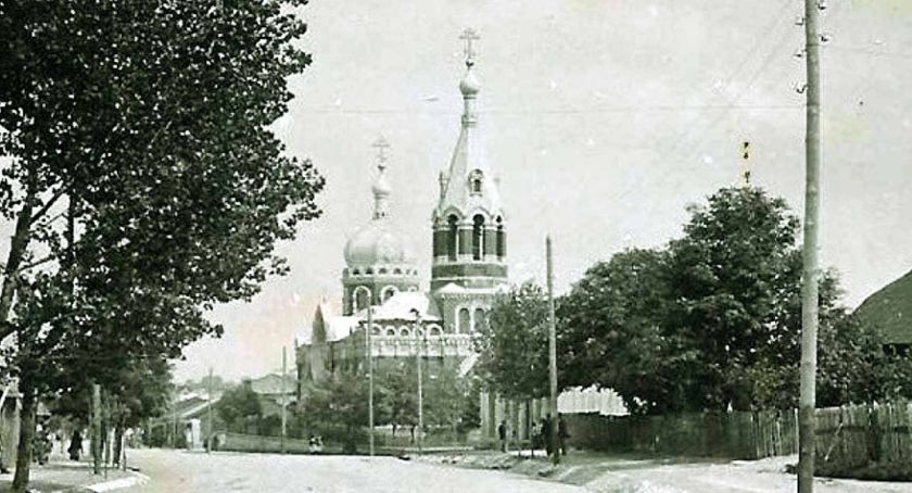 Pod wieżą z cebulowatym dachem budynku, którego już nie ma