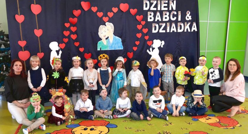 Wyjątkowe przedstawienia na Dzień Babci i Dziadka w Przedszkolu w Smykowie [ZDJĘCIA]