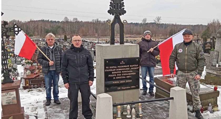 Członkowie stowarzyszenia Libera ResPublica upamiętniają bohaterów Powstania Styczniowego