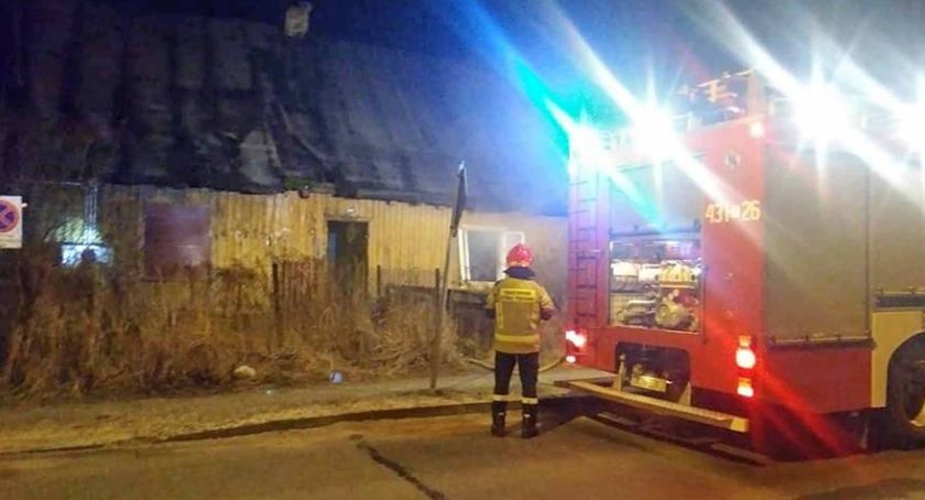 Nocą płonął pustostan w Końskich...