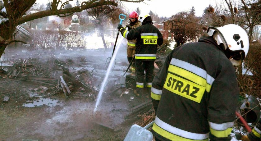 KOŃSKIE. Pożar strawił domek w „Oazie” [ZDJĘCIA]