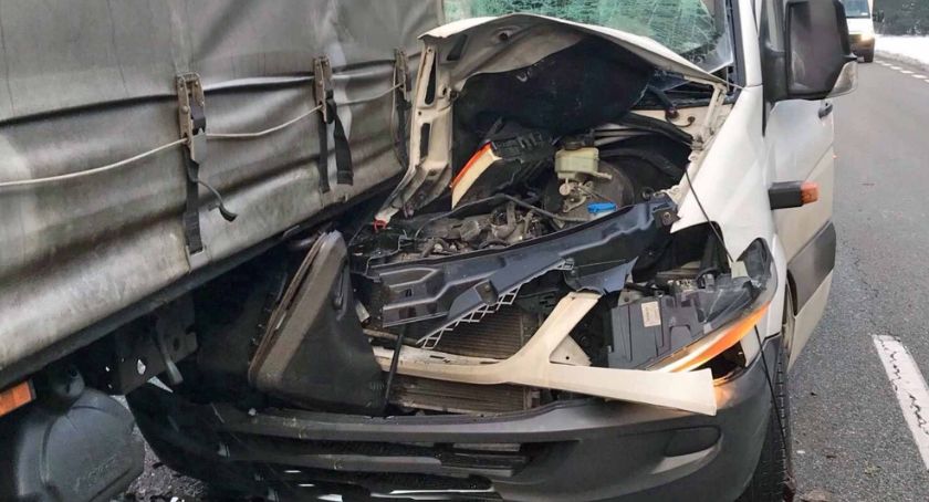 RUDA MALENIECKA. Mercedes najechał na tył ciężarówki [ZDJĘCIA]