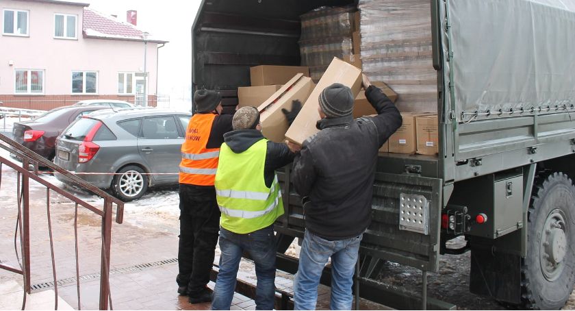 GMINA SMYKÓW. Pierwszy transport żywności trafił do najbardziej potrzebujących mieszkańców [ZDJĘCIA]