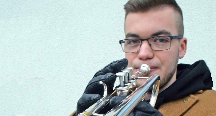  Armia Krajowa. Z trąbką na partyzanckich uroczystościach