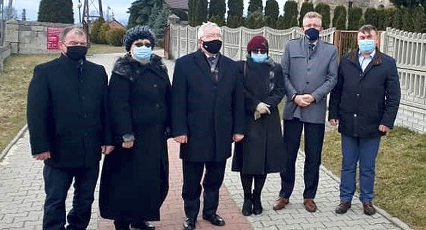 W kościele w Pilczycy spotkali się prezes PiS, starosta, wójt i radni. Co tam robili?