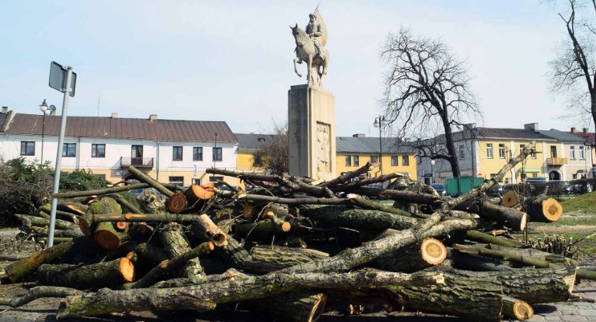 Rewitalizacja koneckiego rynku rozpoczęta. Na pierwszy ogień poszły... [ZDJĘCIA]