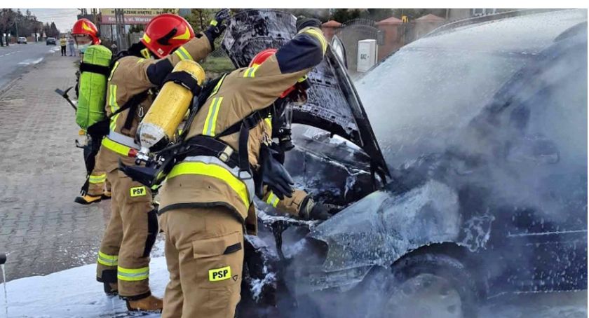 W Końskich spłonął volkswagen. Przyczyną pożaru był...