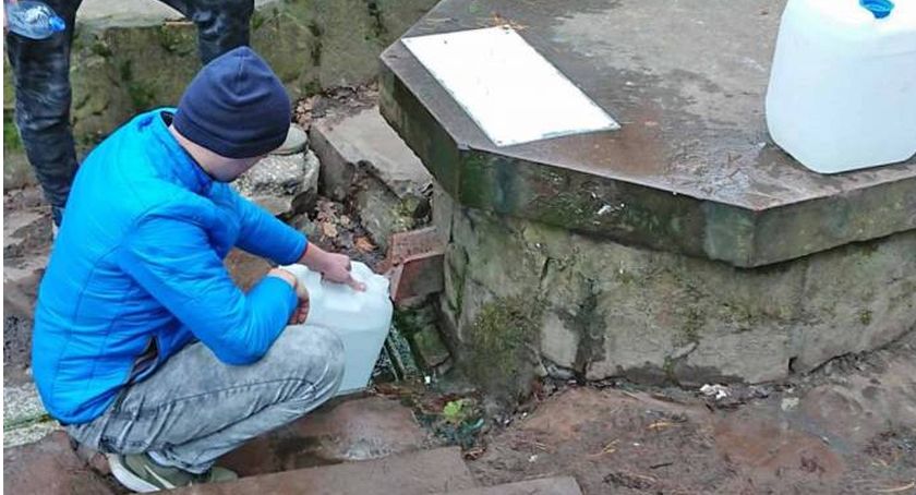 W Niekłaniu Wielkim bije źródełko z... piekła rodem