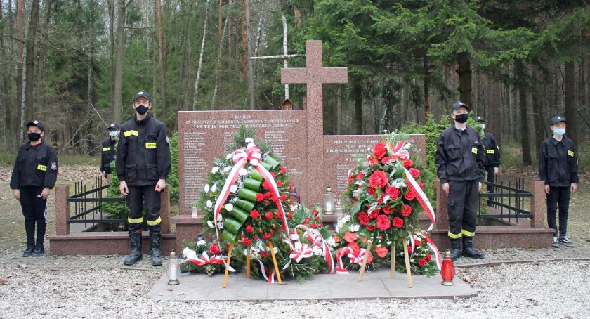 W gminie Smyków uczcili pamięć pomordowanych mieszkańców Królewca i Adamowa [GALERIA ZDJĘĆ]