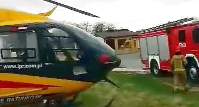 W Końskich helikopter wylądował na ulicy. Niezbędna była pomoc
