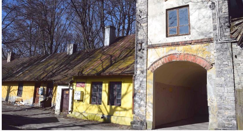 Chcesz zaparkować przy koneckim urzędzie? Uzbrój się w cierpliwość