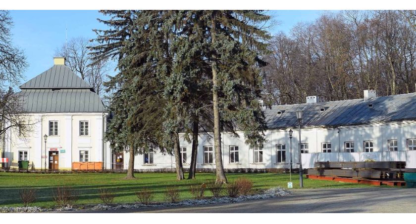 KOŃSKIE. Co znaleziono w skrytkach i zakamarkach skrzydła pałacowego? [ZDJĘCIA]