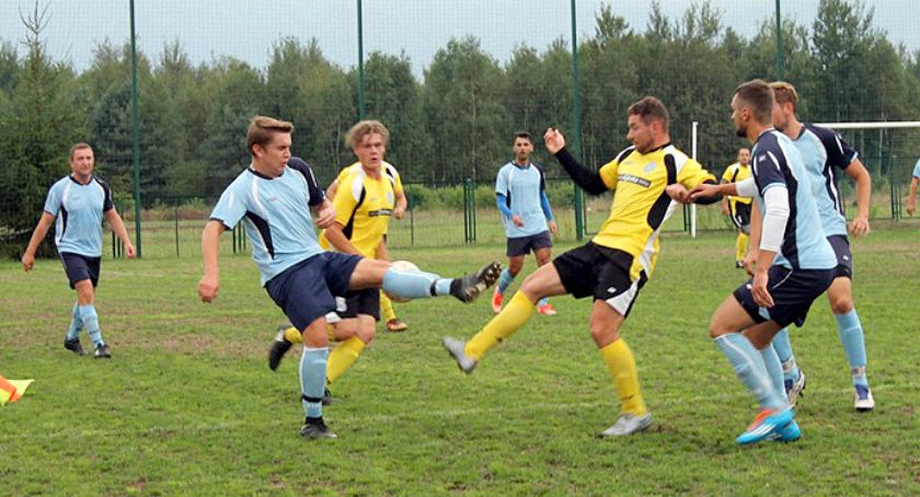 Drużyn z powiatu koneckiego sportowy weekend w Klasie A