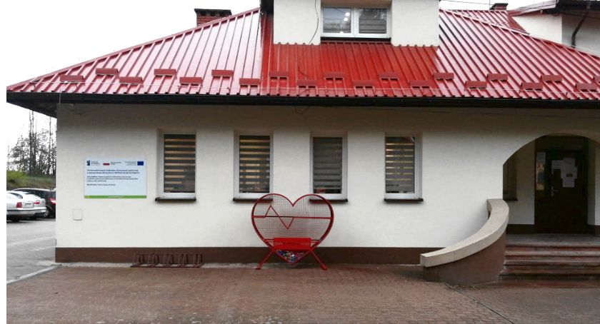 W Słupi Koneckiej stanął czerwony pojemnik na... [ZDJĘCIA]
