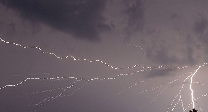 Pilne! Nad powiat konecki nadciągają burze z gradem