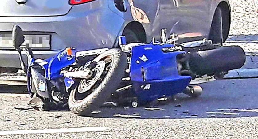 W Końskich motocyklista wyprzedzał inny pojazd i...