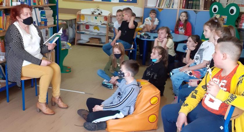 W szkole w Królewcu promowali czytelnictwo w Tygodniu Bibliotek [ZDJĘCIA]
