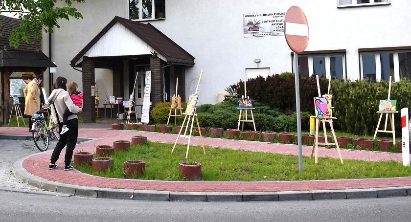 W Gowarczowie można było oglądać pierwszą tegoroczną wystawę plenerową