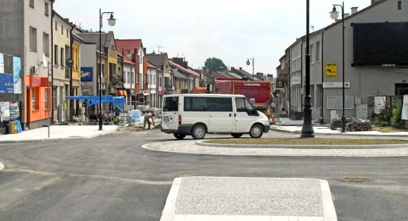 W Końskich samochody jeżdżą połówką nowego ronda