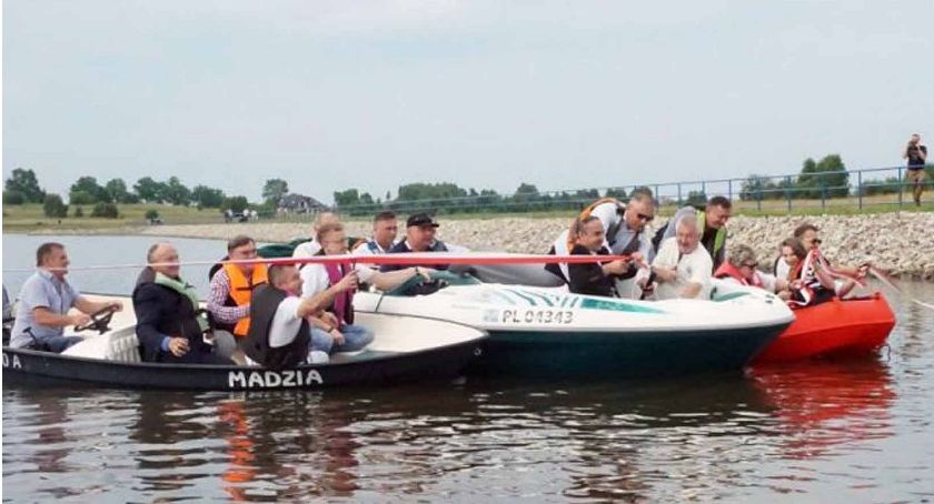 W Radoszycach przecięli wstęgę. Woda poświęcona... [ZDJĘCIA]