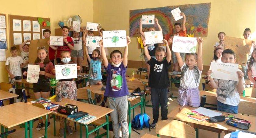 W szkole w Królewcu skandowali „Nie pal przy mnie, proszę”! [ZDJĘCIA]