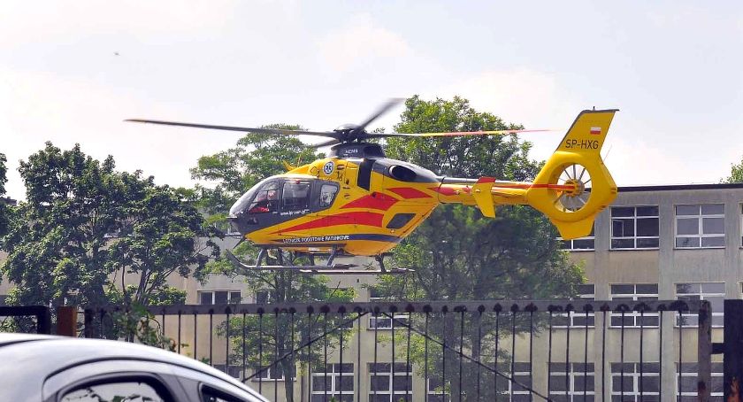 W Końskich na boisku szkolnym awaryjnie wylądował helikopter, bo...