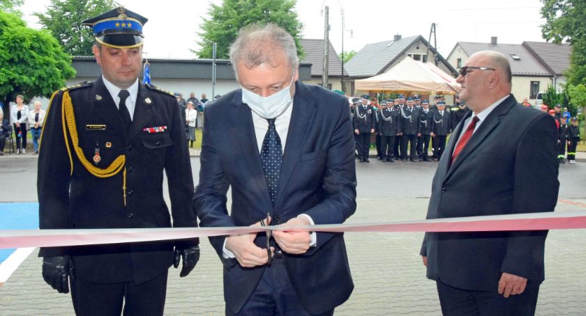 W Fałkowie biskup poświęcił nowy, ważny obiekt, a minister... [ZDJĘCIA]