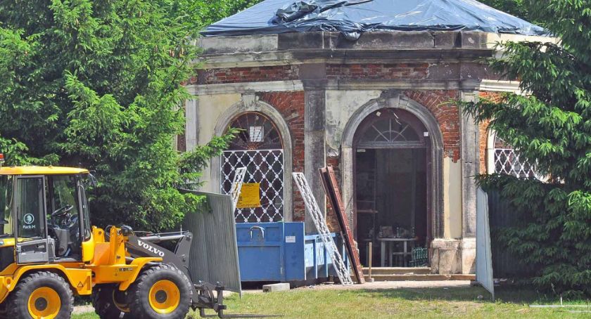 KOŃSKIE. Remont parku rozpoczęty od altanki
