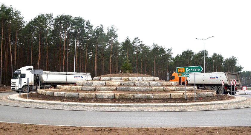 W Sielpi kierowca próbował nauczyć swój samochód latania
