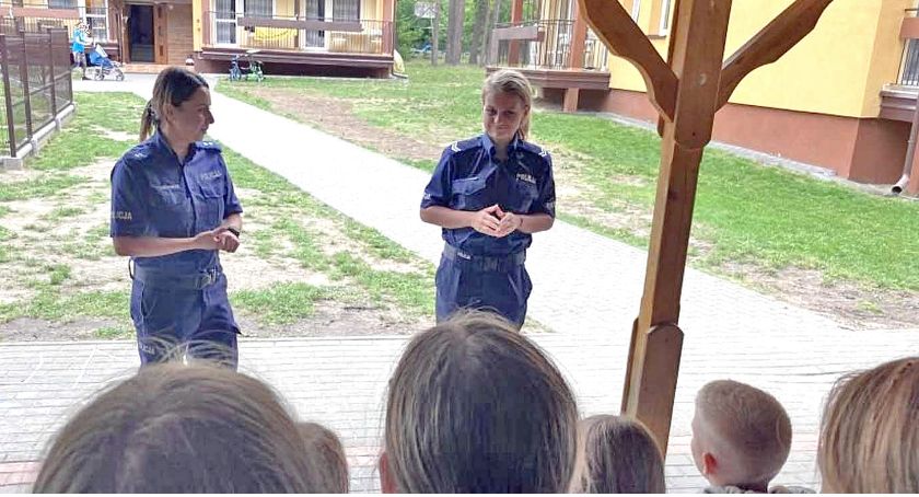 Koneckie policjantki przeprowadziły w Sielpi spotkanie profilaktyczne z dziećmi